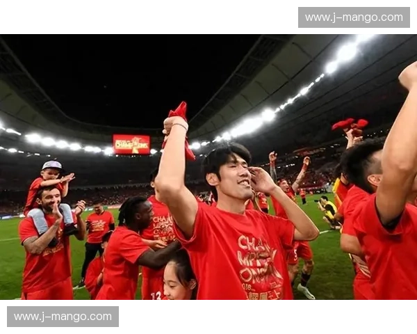 烽火重燃！亚冠赛场，苏宁与上港的恩怨情仇，谁将问鼎？